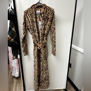 UGG NWT super soft bathrobe sz Medium